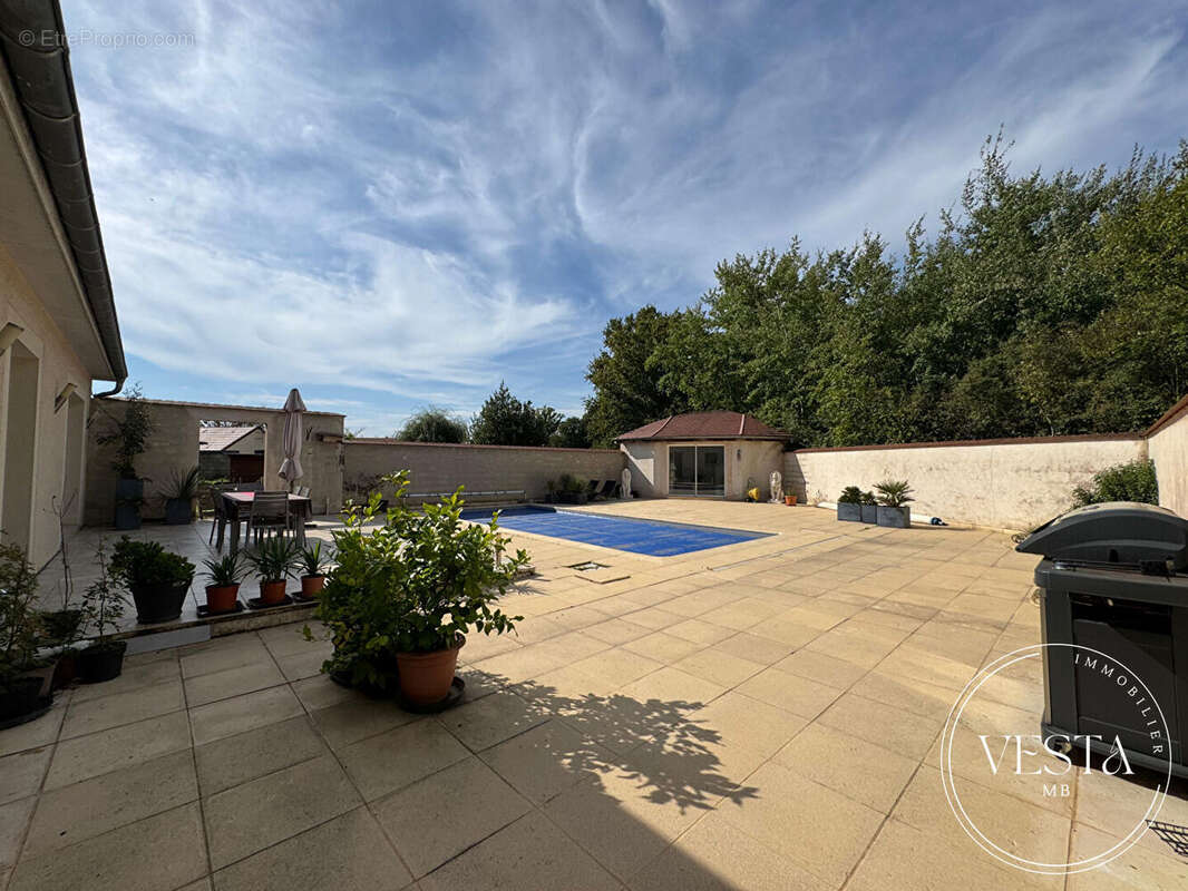 Maison à MIREBEAU-SUR-BEZE