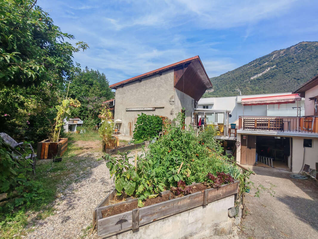 Maison à CHALLES-LES-EAUX