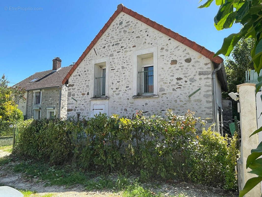 Maison à NEUILLY-SAINT-FRONT