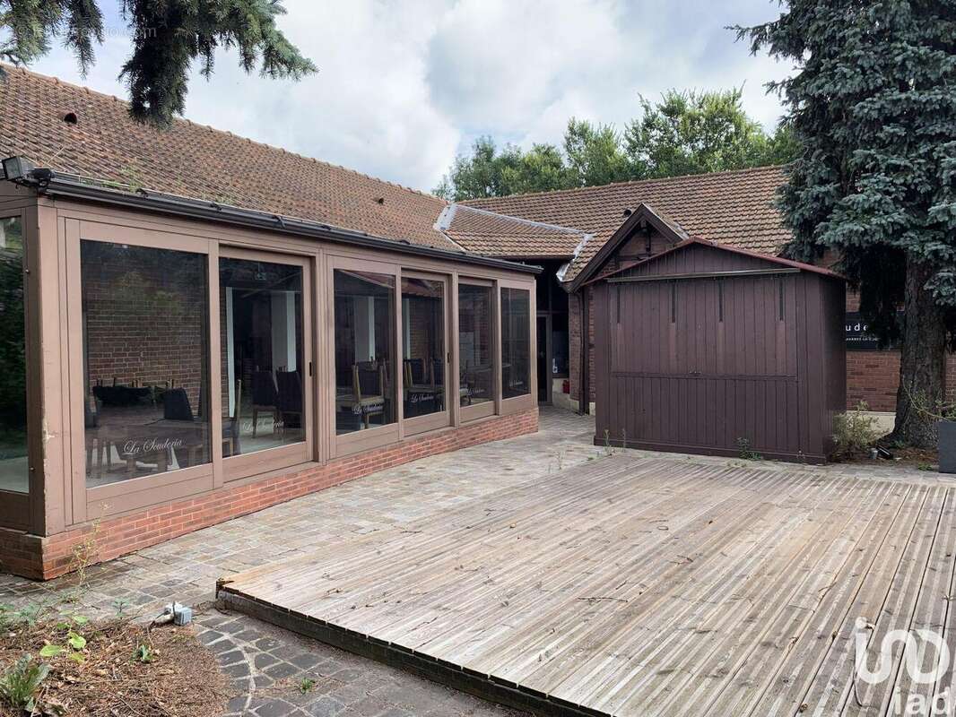 Commerce 870 m² à Marnes-La-Coquette  - photo 2