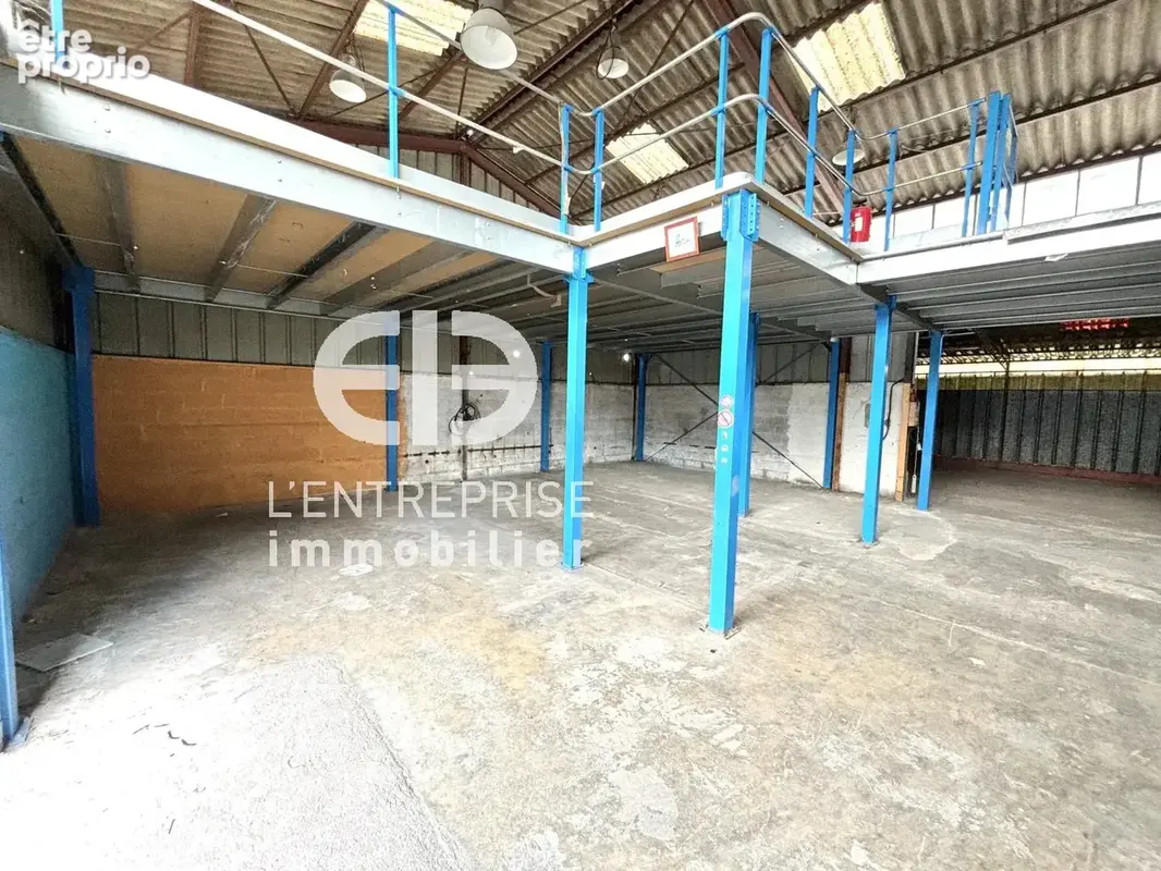 A VENDRE ENTREPÔT à ST ANDRE DE LA ROCHE d'une superficie de 400m² avec Bureaux et Extérieur de 500m² - photo 10
