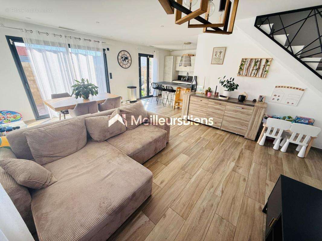 Maison à PEZILLA-LA-RIVIERE