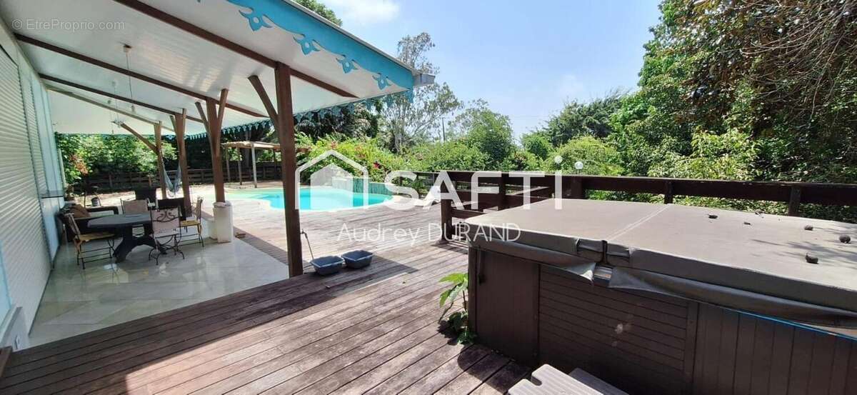 Photo 3 - Maison à REMIRE-MONTJOLY