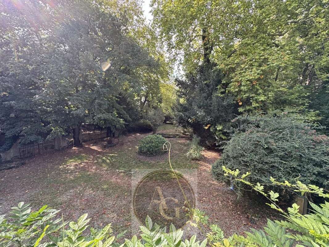 Maison à VILLENEUVE-LA-COMPTAL