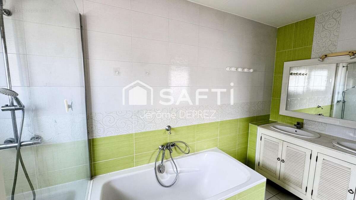 Maison 148 m² à Les Magnils-Reigniers  - photo 8