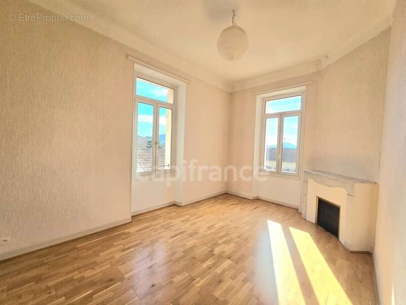 Appartement à SAINT-CYR-SUR-MER