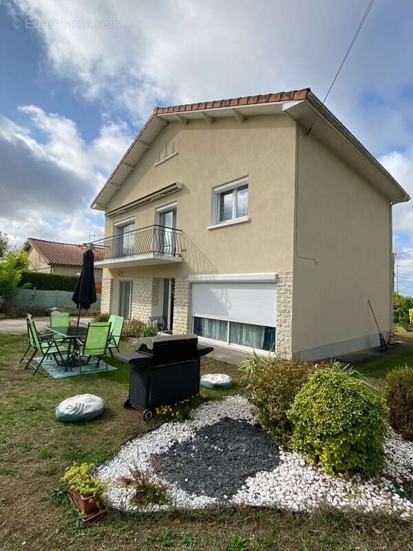 Maison à RUELLE-SUR-TOUVRE