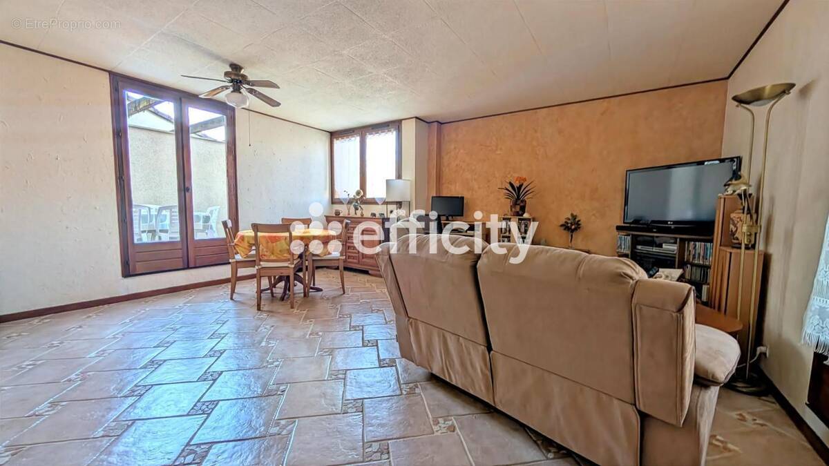 Appartement à LOGNES