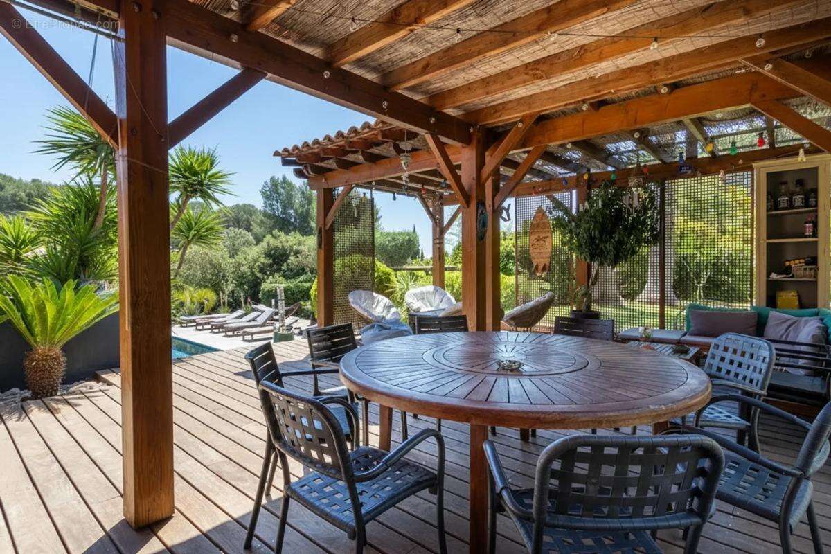 Maison de 8 pièces de 235 m² à Sanary-sur-Mer - photo 13