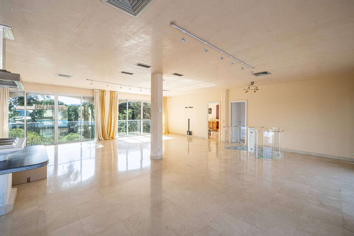 Maison à PLAN-DE-LA-TOUR