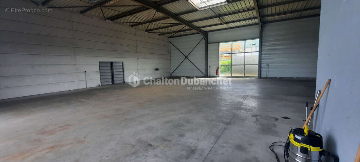 Commerce à MONTVERDUN