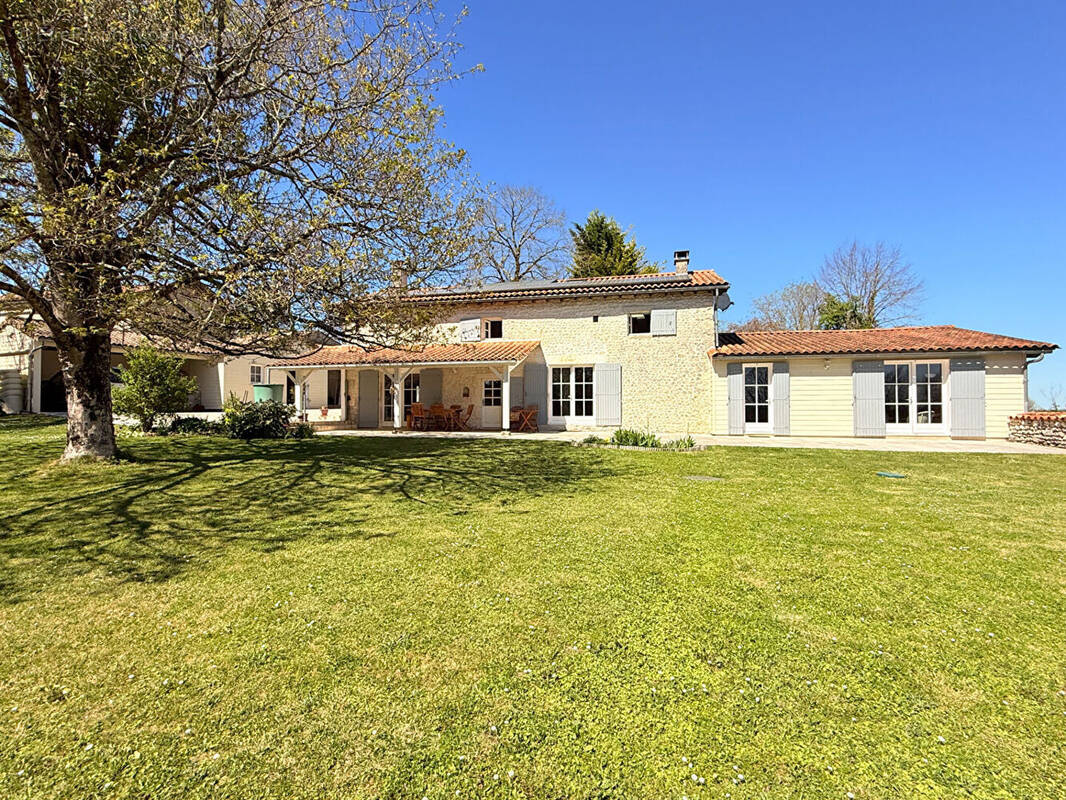 Maison à BROSSAC