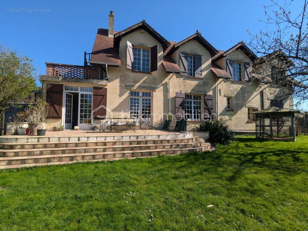 Maison à SAVIGNY-LE-TEMPLE