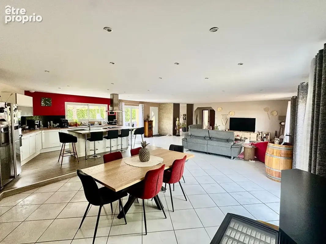 VERTAIZON / Grande maison familiale à seulement 20 min de Clermont-Ferrand ! - photo 7