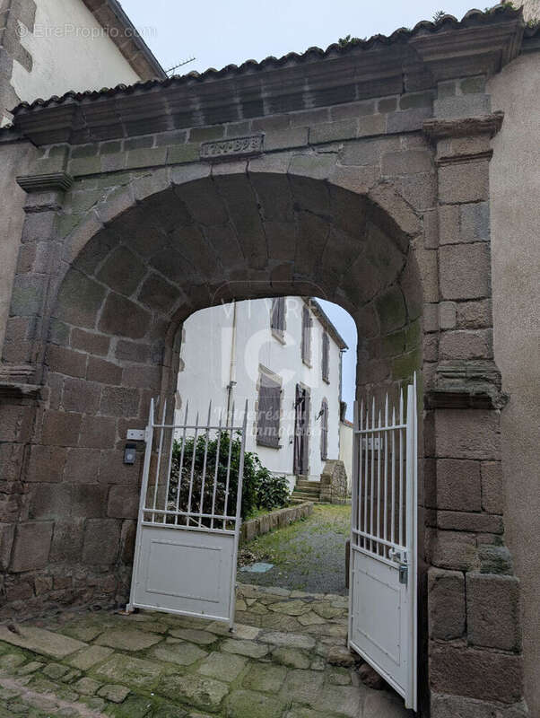 Maison à MORTAGNE-SUR-SEVRE