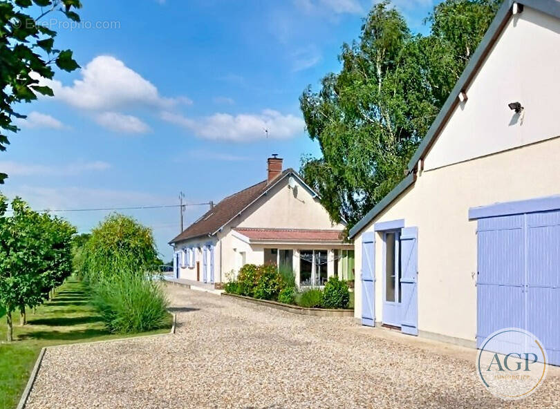 Maison à QUIERS-SUR-BEZONDE
