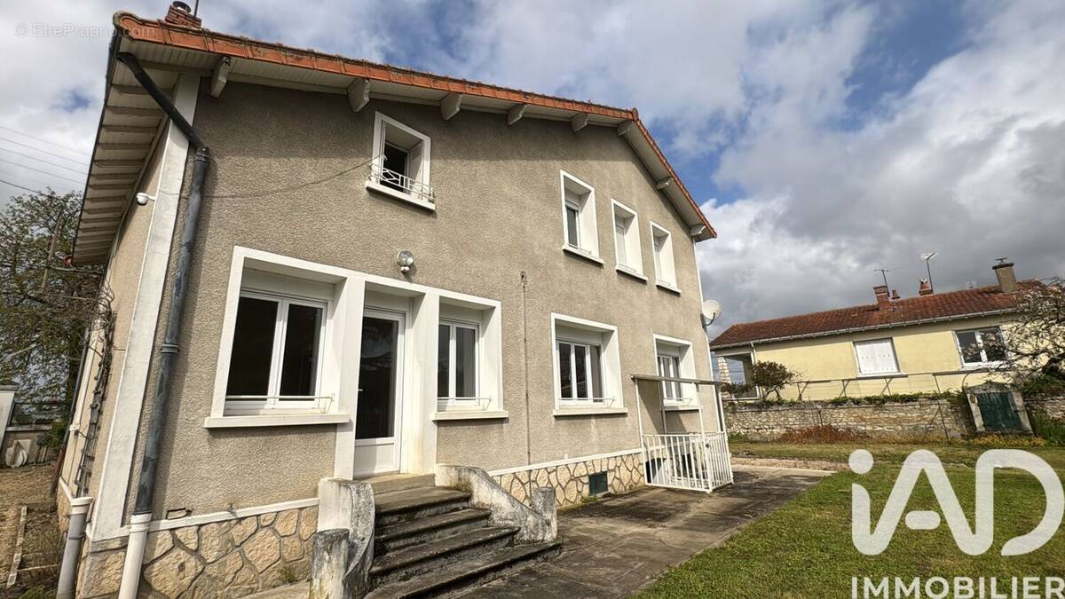 Photo 1 - Maison à CHATELLERAULT