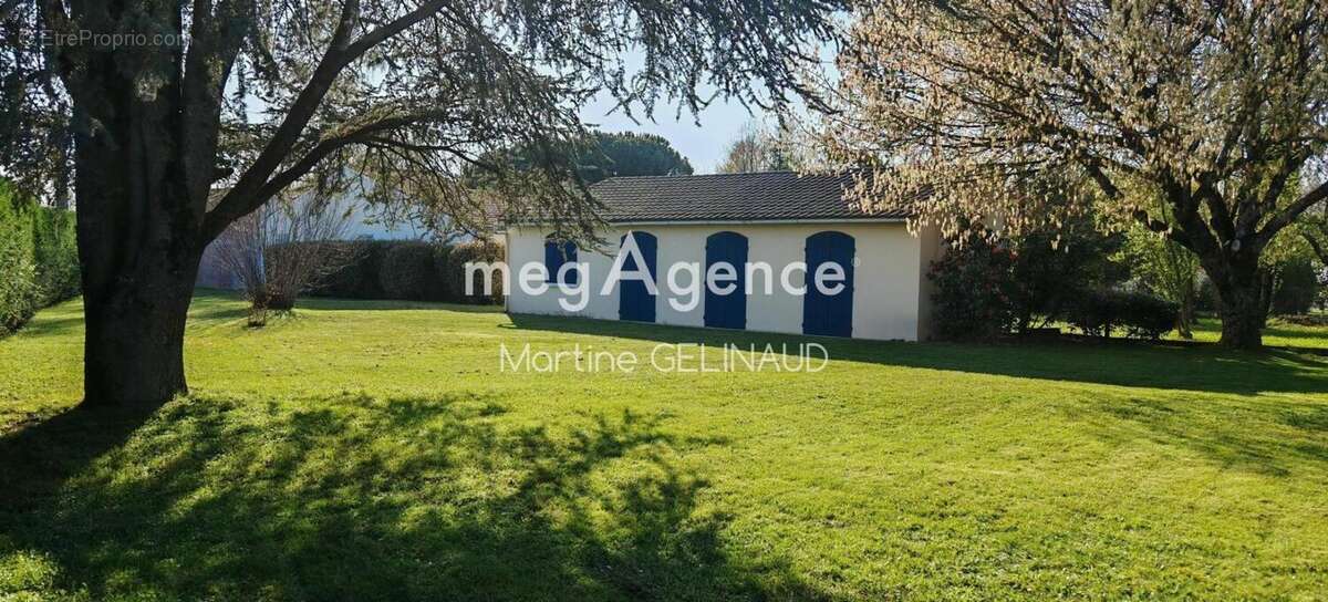 Maison 217 m² à Saintes  - photo 8
