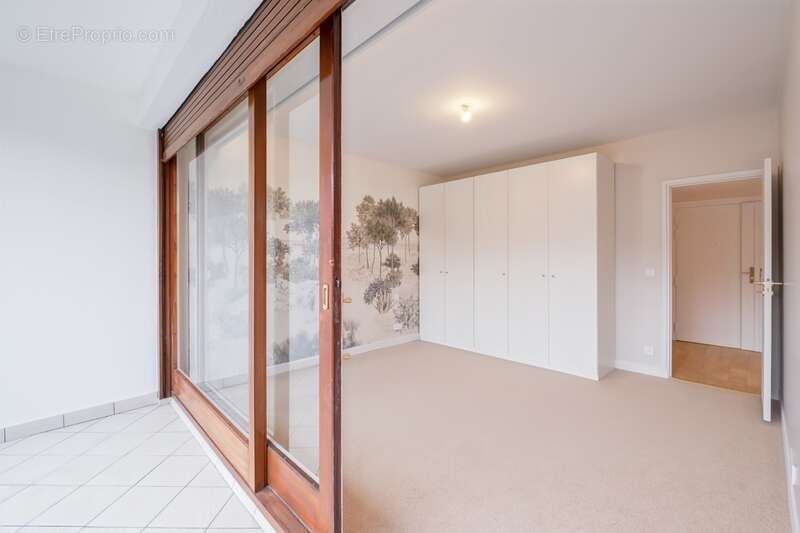 Appartement à MARNES-LA-COQUETTE