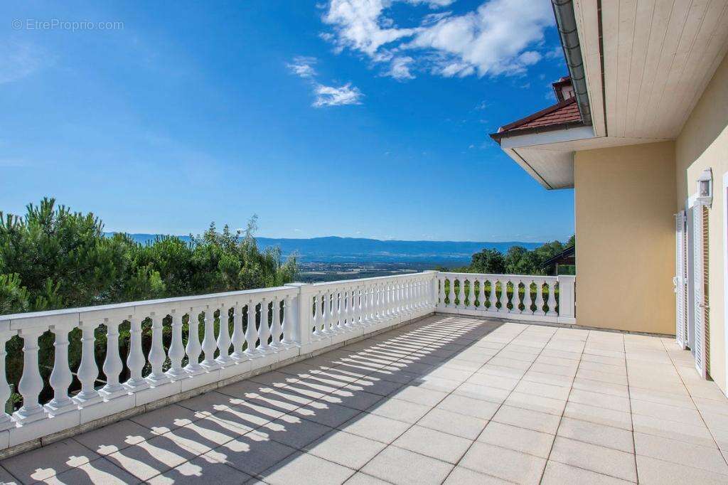 Maison à CRANVES-SALES