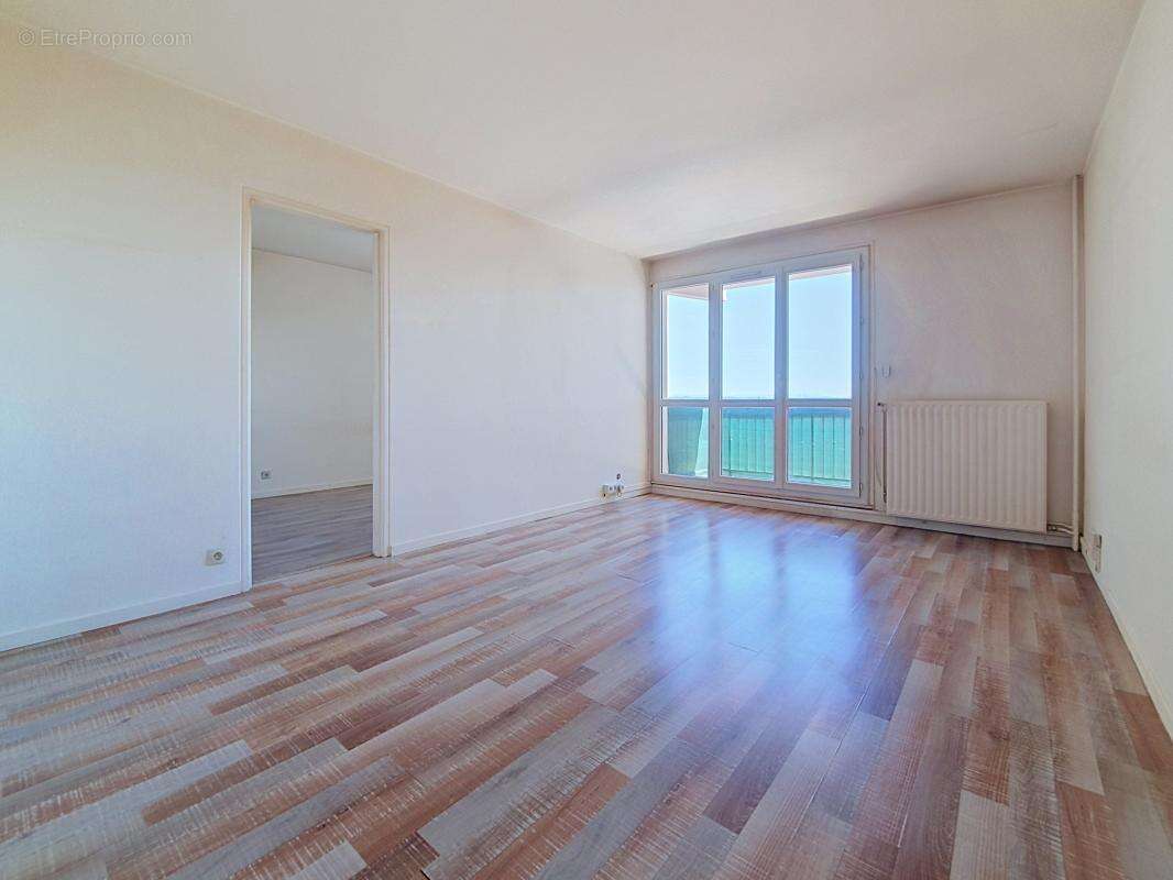 Appartement - 2 Chambres - Balcon - Cave - Jolie vue dégagée - Proche toutes commodités - photo 7