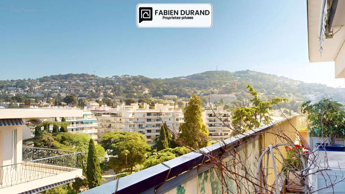 Superbe 4 pièces dernier étage vue panoramique sur tout Cannes avec garage - photo 3