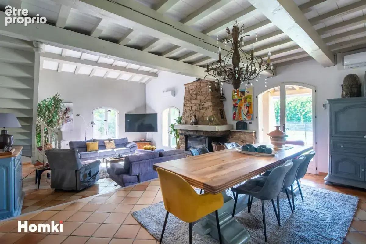MARIGNANE – Maison familiale authentique 8 pièces 200m² avec piscine - photo 5