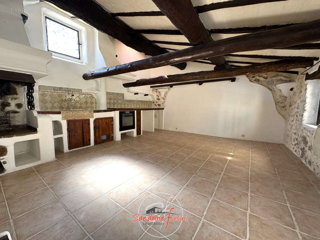 Appartement à CARROS