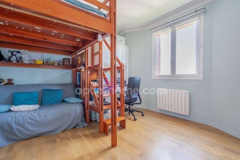 Appartement à LES PAVILLONS-SOUS-BOIS