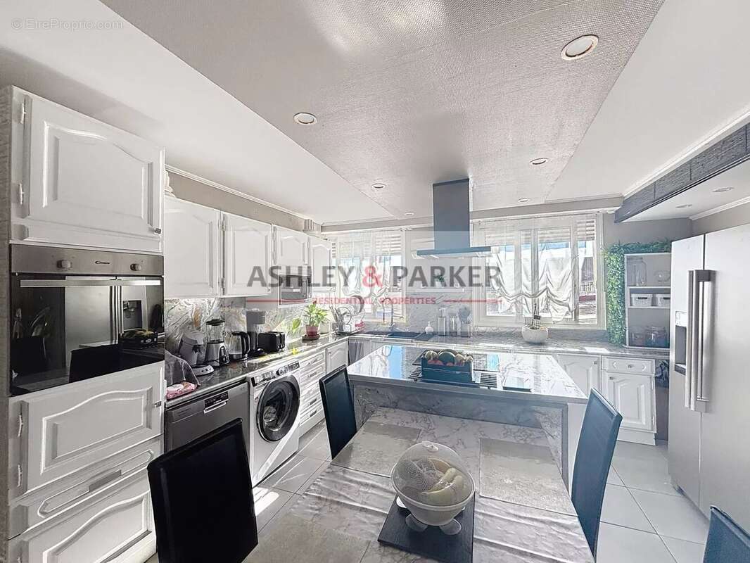 Appartement à SAINT-LAURENT-DU-VAR