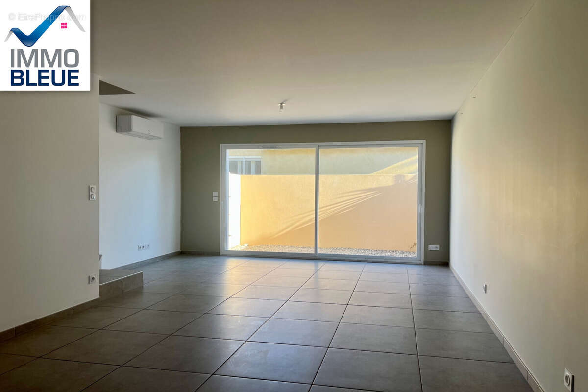 Maison à SAINT-MITRE-LES-REMPARTS