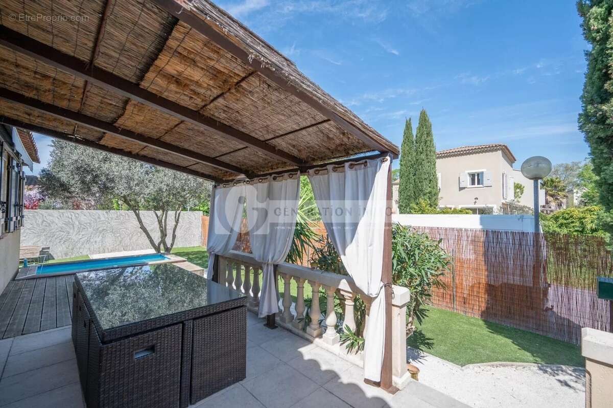 Maison à SAINT-ETIENNE-DU-GRES