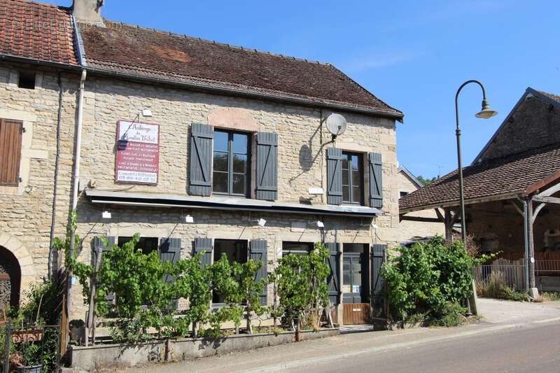 Dpt Côte d'Or (21), à vendre GISSEY SUR OUCHE maison de village P5 de 136 m², terrasse de 28 m² - photo 2