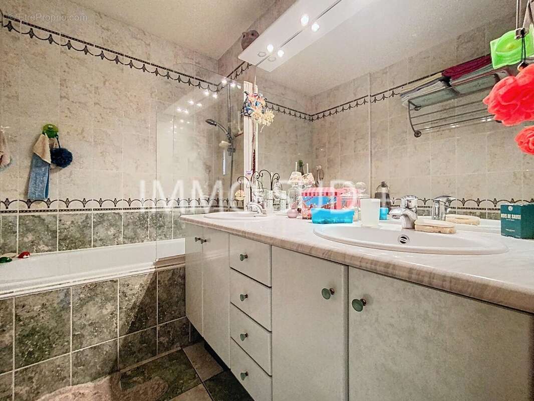 Appartement à LE PONT-DE-CLAIX