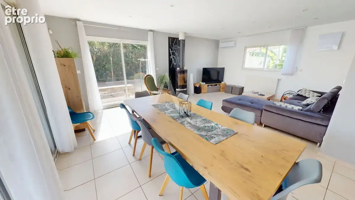 Maison 5 pièces de plain-pied avec piscine et dépendance - photo 4