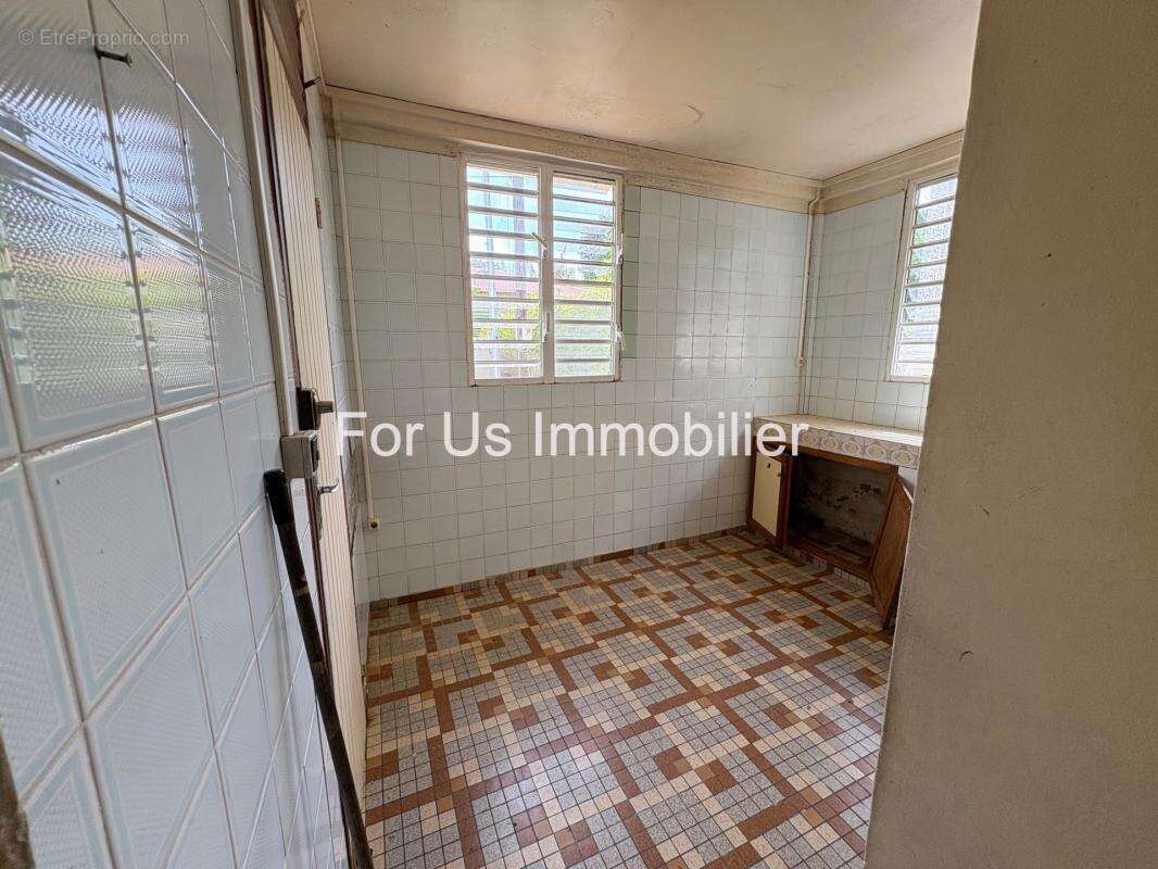 Maison à LES ABYMES