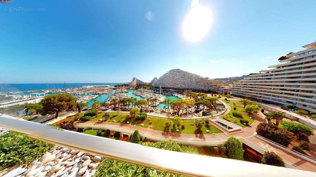 Appartement à VILLENEUVE-LOUBET