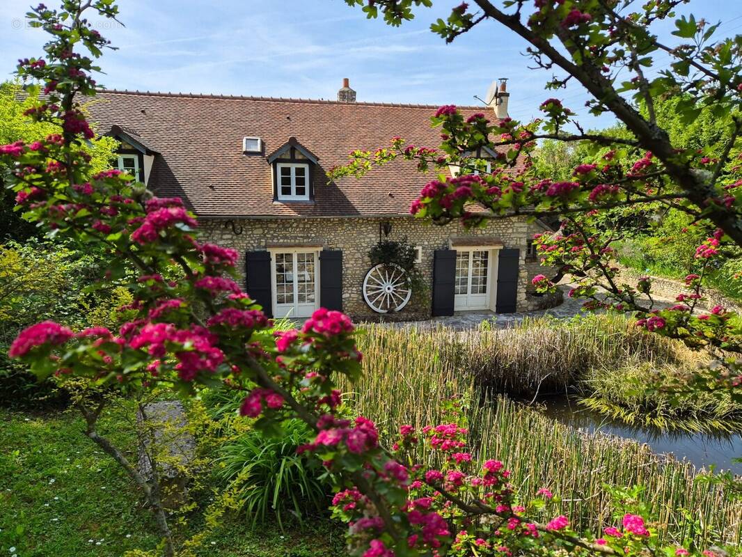 Maison à ORMOY-LA-RIVIERE