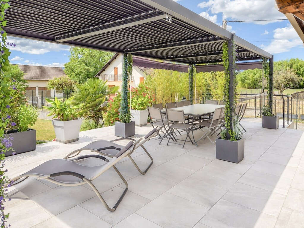 Maison familiale contemporaine de 170 m2 avec piscine, garage et grand sous-sol sur 900 m2 - photo 7