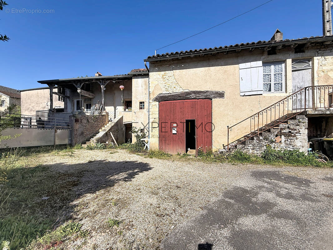 Maison à OZENAY