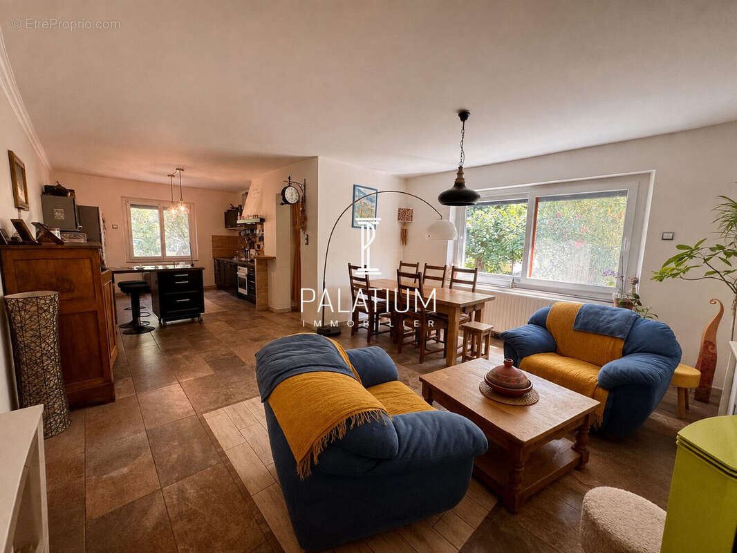 Maison 101 m² à Chateau-Arnoux-Saint-Auban  - photo 2