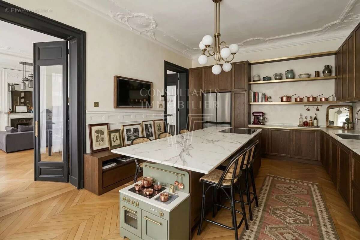 Appartement à PARIS-16E