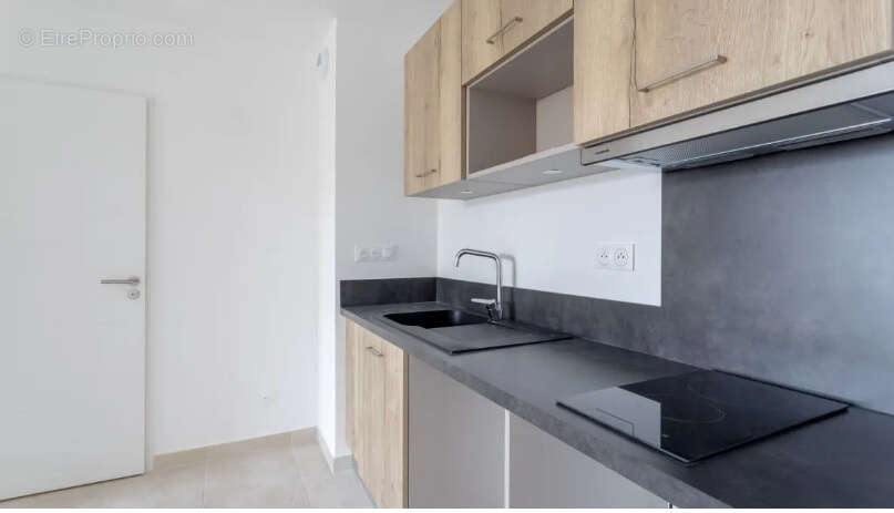 Appartement à VIC-LA-GARDIOLE