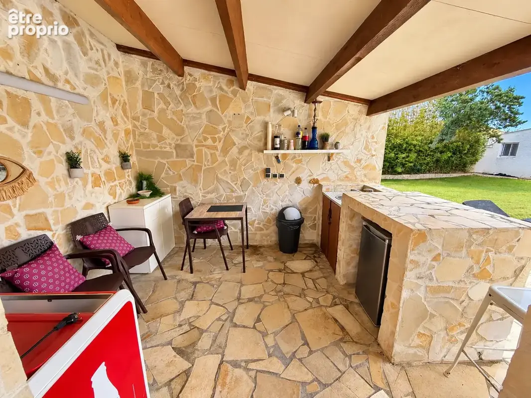 Vend maison de 163m2 avec piscine et garage sur un terrain de 1052m2 - photo 5