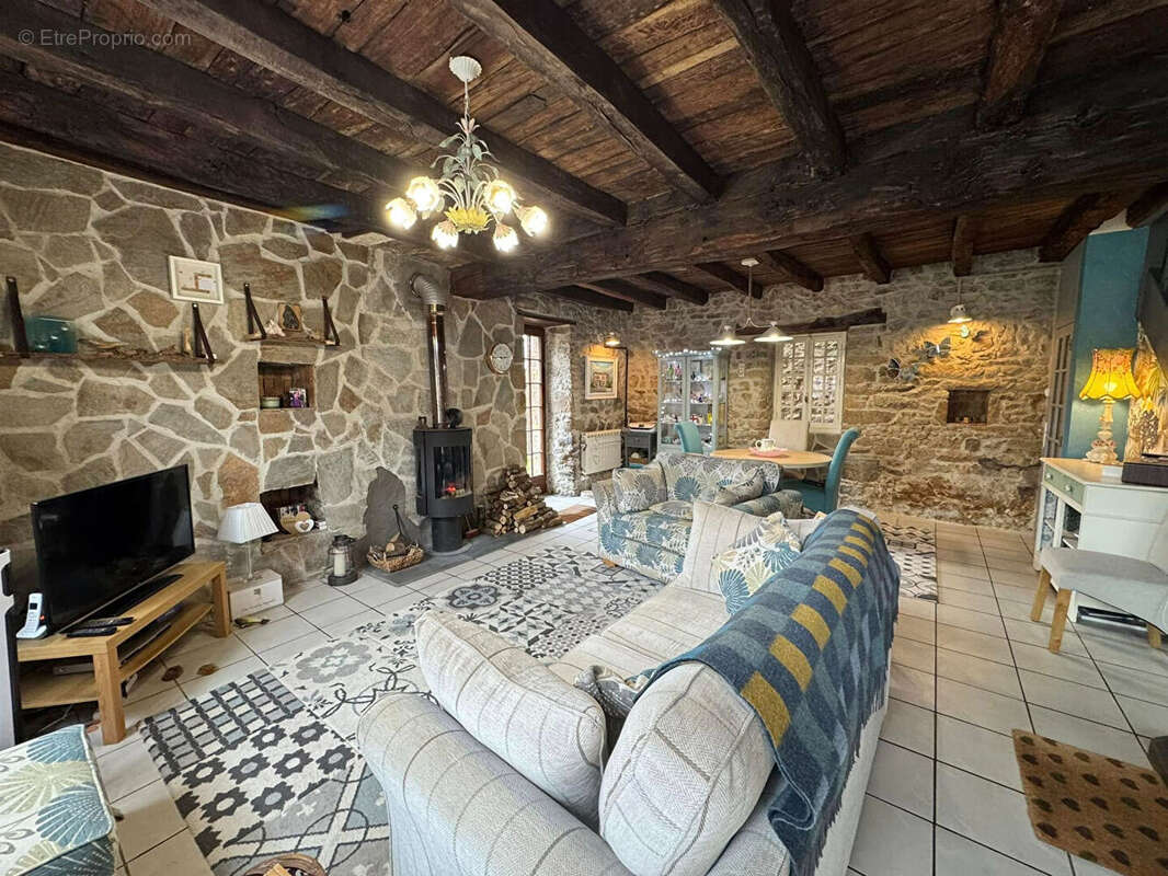 Maison à CHATEAUPONSAC