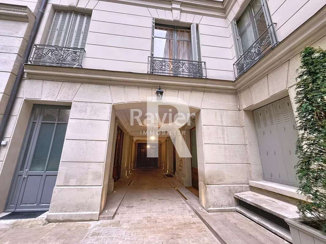 Appartement à PARIS-17E