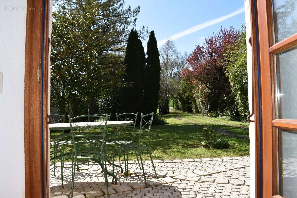 Maison à SAINT-PIERRE-DE-JUILLERS