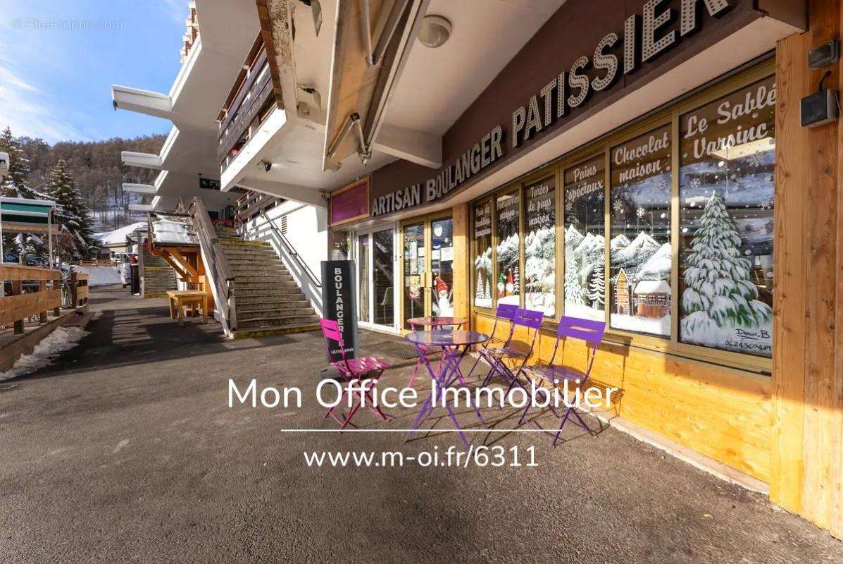 Commerce à VARS