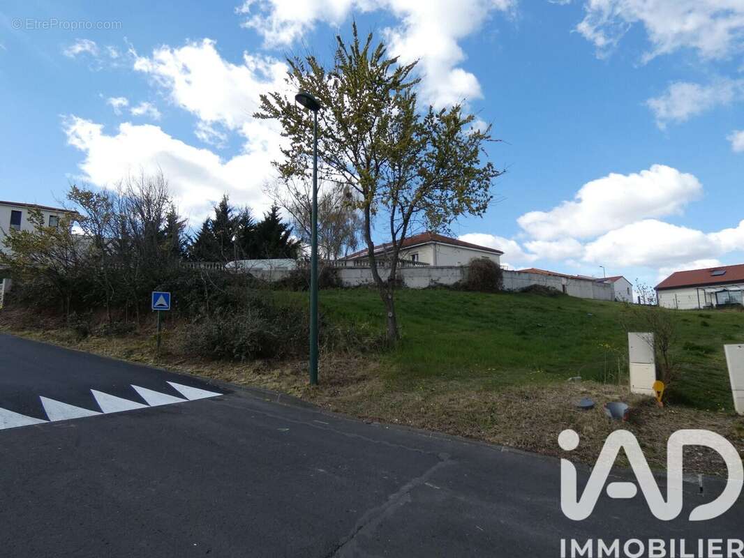 Photo 2 - Terrain à LE CENDRE