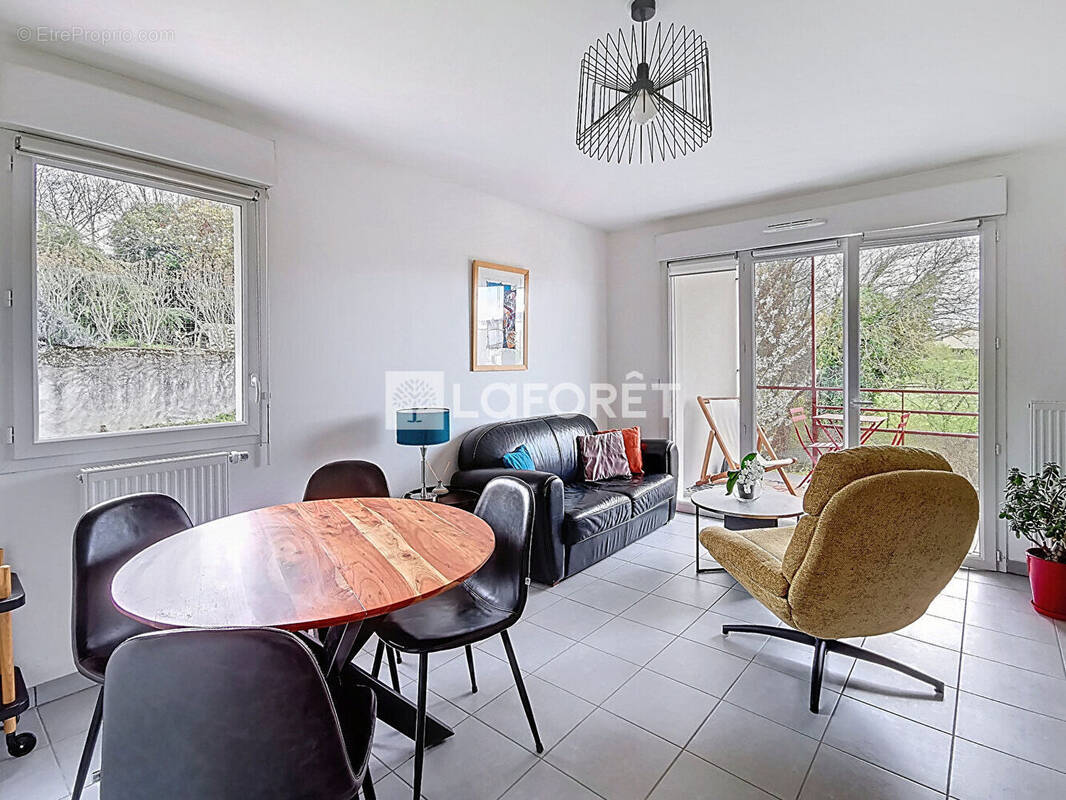 Appartement à GENAY